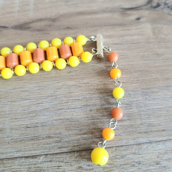 Bohemian vintage orange and yellow plastic chocker necklace. - Picture 5 of 6